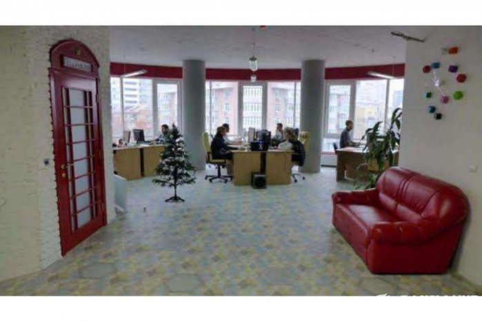 Антоновича, оф 143м, зал 63м+2 каб+ресепшн