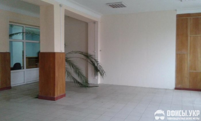 Офисное помещение на первом этаже в аренду