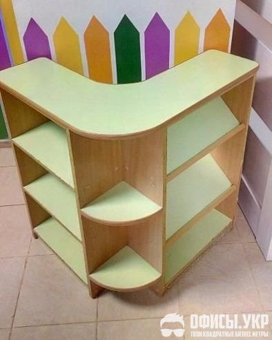 Продам срочно тумбу с полками