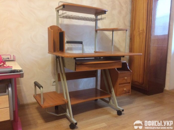 Стол для компьютера