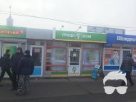Святошино выход из метро бойкое место