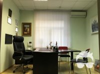 Аренда . Центр , Отдельный вход. Фасад .
