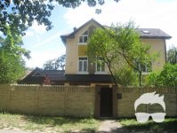 Фасадный угловой дом на пр. Отрадном. Жилой или офис. Без комиссии.