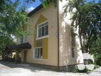 Фасадный угловой дом на пр. Отрадном. Жилой или офис. Без комиссии.
