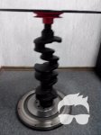 Стол из деталей автомобильного двигателя