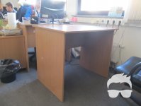 Прямой письменный стол для офиса